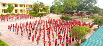 THẦY TRÒ TRƯỜNG TH XUÂN THÀNH CHÀO MỪNG 80 NĂM QUỐC KHÀNH 2/9