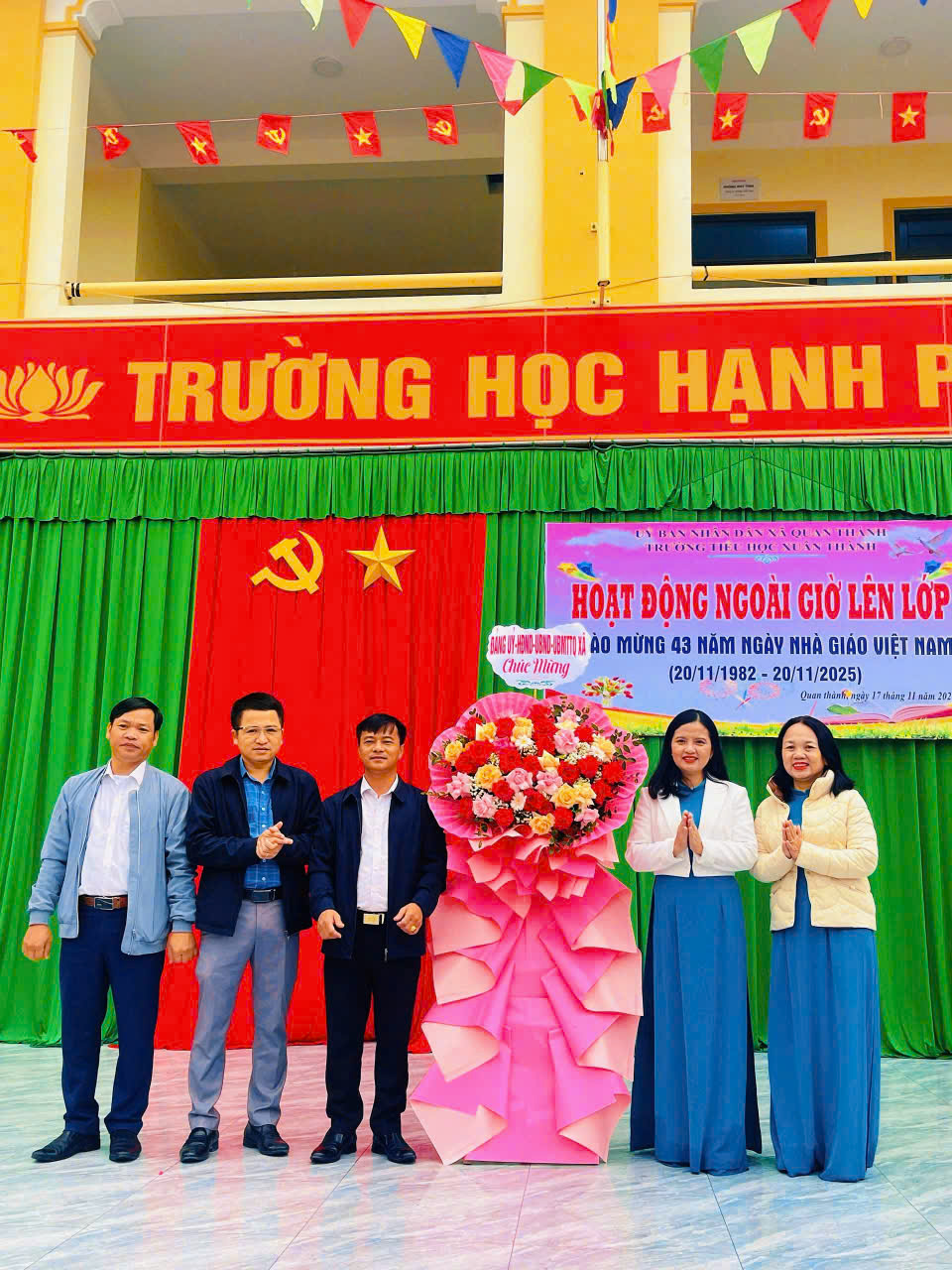 TRƯỜNG TIỂU HỌC XUÂN THÀNH TỔ CHỨC  TIẾT CHÀO CỜ ĐẦU TUẦN- TUẦN LỄ CHÀO MỪNG NGÀY NHÀ GIÁO VIỆT NAM 20/11